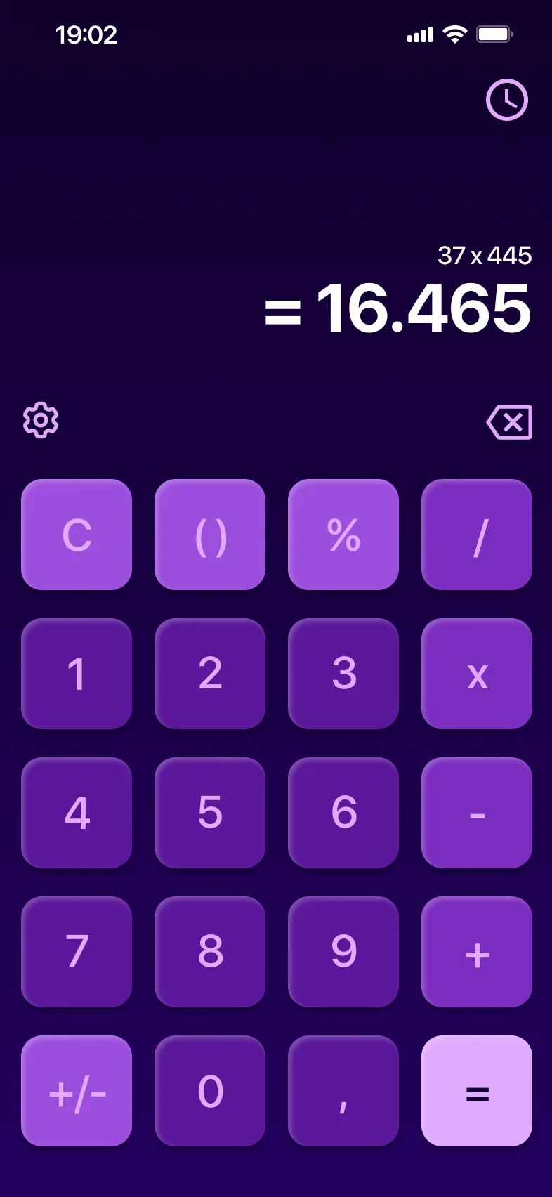 Tela do app de calculadora minimalista no iPhone